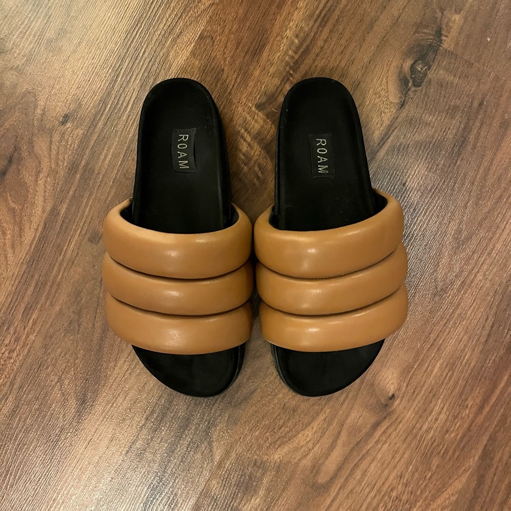 ROAM Tan and Black Slide Sandals with Quilted Straps